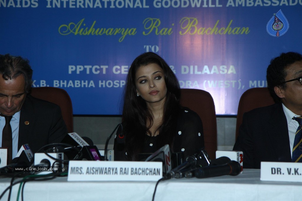 Aishwarya Rai at UNAIDS Event - 77 / 82 photos
