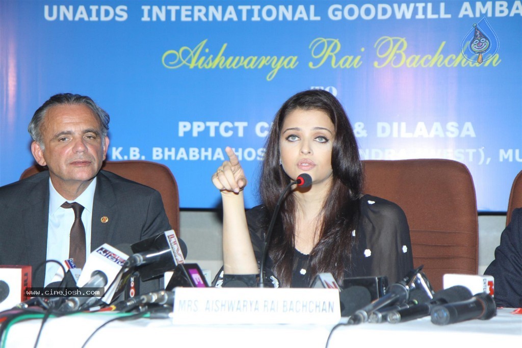 Aishwarya Rai at UNAIDS Event - 78 / 82 photos