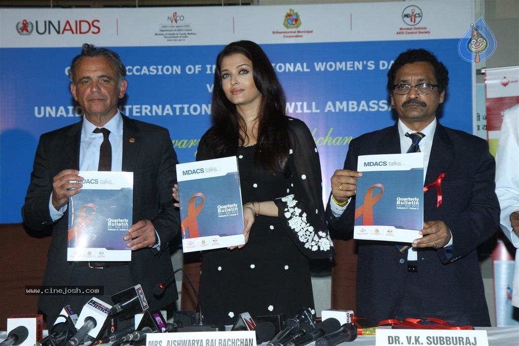 Aishwarya Rai at UNAIDS Event - 79 / 82 photos
