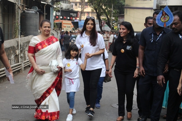 Aishwarya Rai Bachchan Announces Her Fathers Birthday - 5 / 21 photos