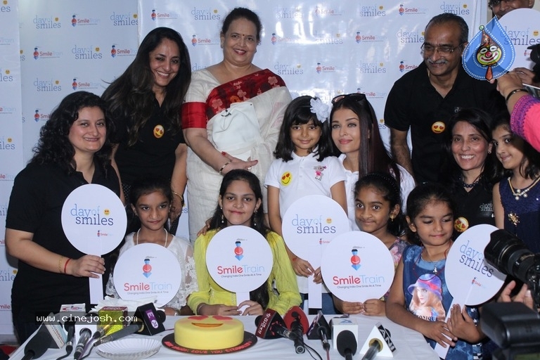 Aishwarya Rai Bachchan Announces Her Fathers Birthday - 7 / 21 photos