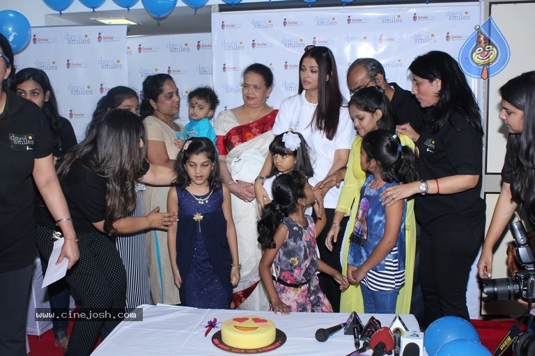 Aishwarya Rai Bachchan Announces Her Fathers Birthday - 13 / 21 photos