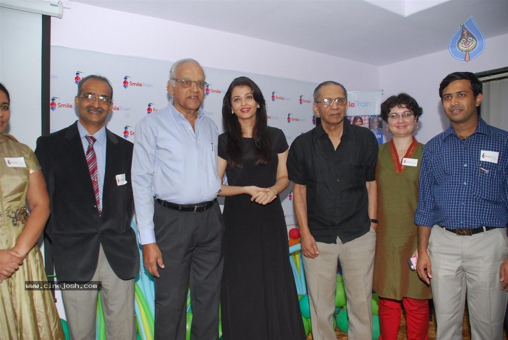 Aishwarya Rai Celebrates 20th Anniversary of Miss World title Win - 23 / 34 photos