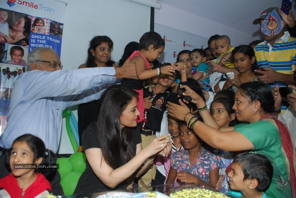 Aishwarya Rai Celebrates 20th Anniversary of Miss World title Win - 25 / 34 photos