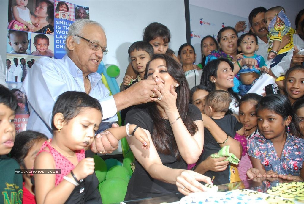 Aishwarya Rai Celebrates 20th Anniversary of Miss World title Win - 33 / 34 photos