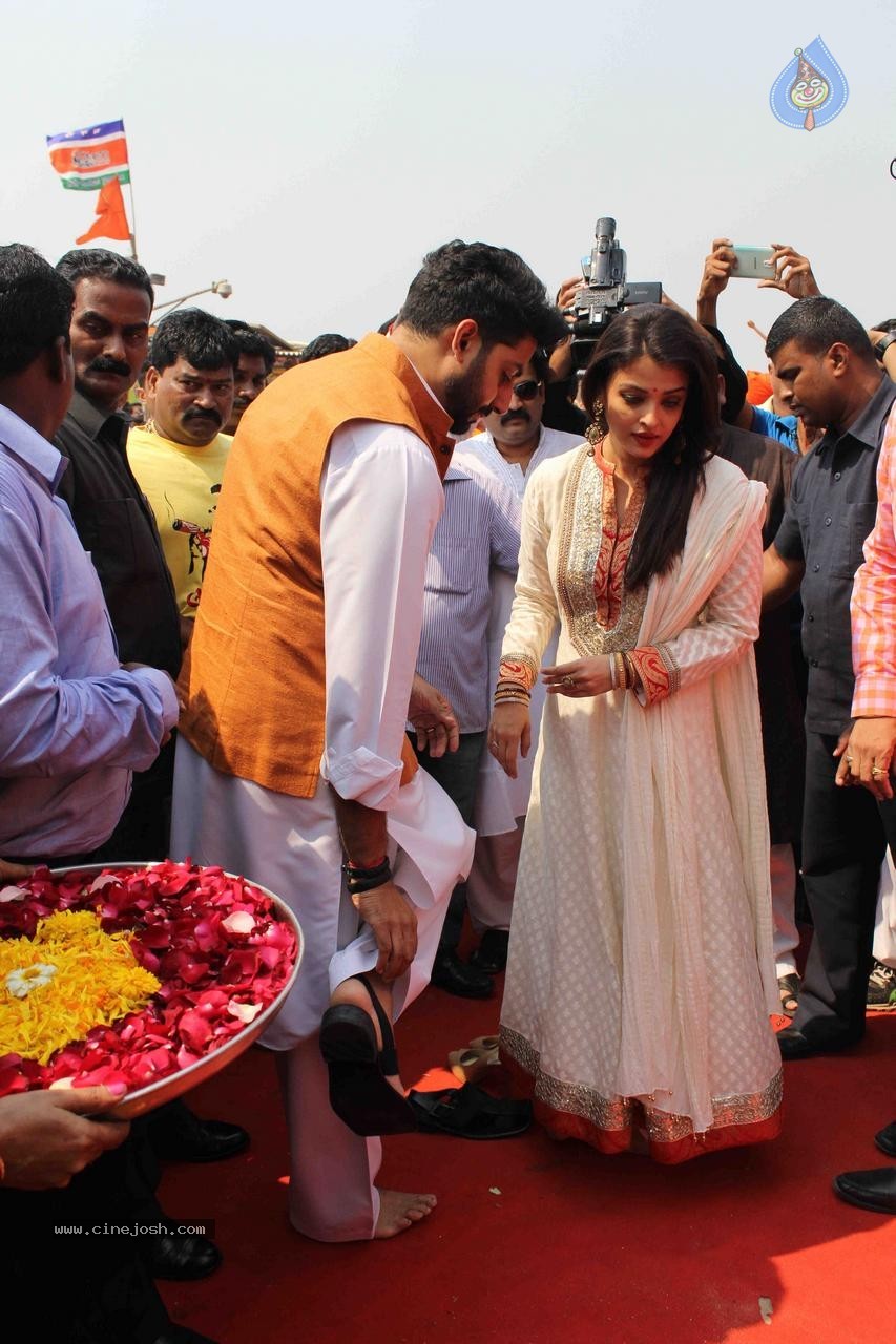 Aishwarya Rai Gudi Padwa Festival Celebrations - 3 / 15 photos
