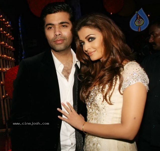 Aishwarya Rai Hot Ramp Walk at HDIL India Couture Week - 24 / 79 photos