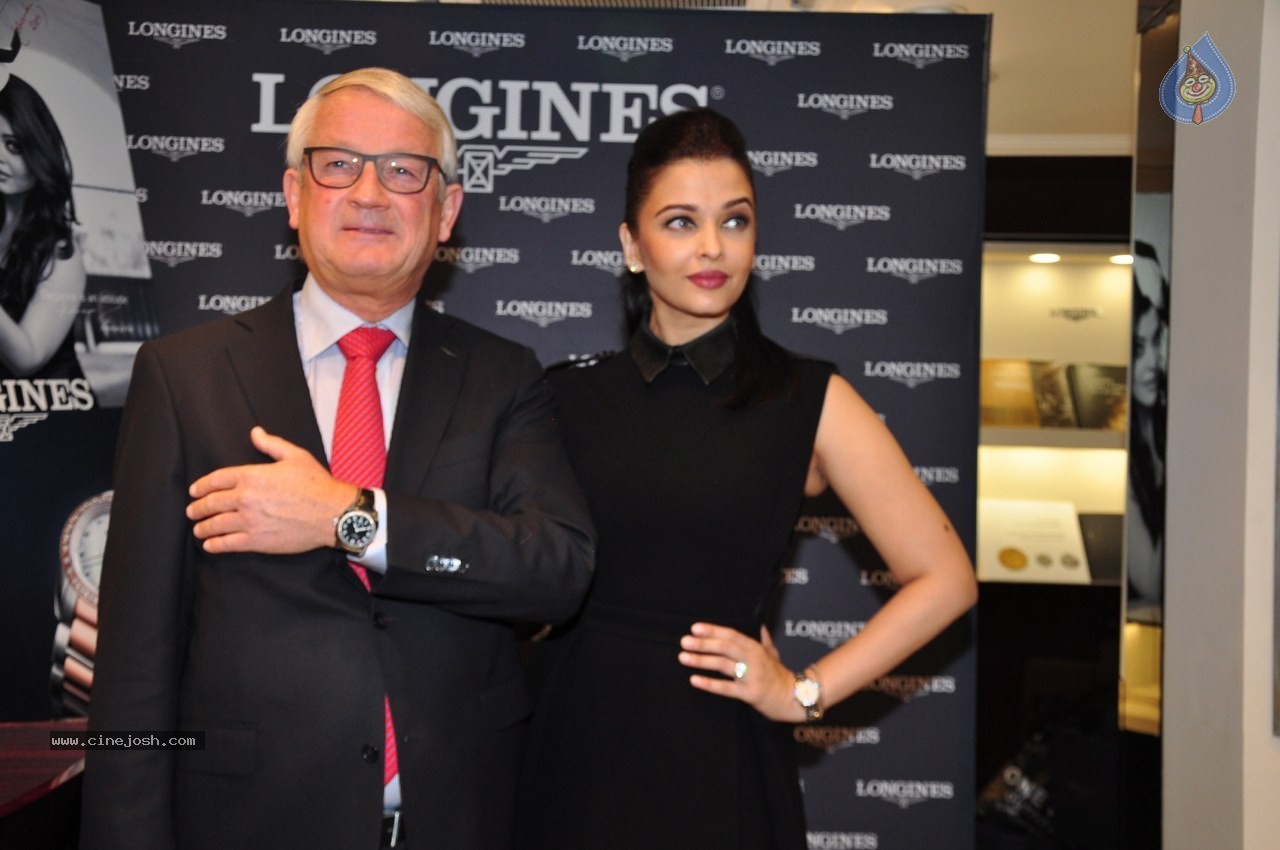 Aishwarya Rai Inaugurates New Longines Boutique - 9 / 37 photos