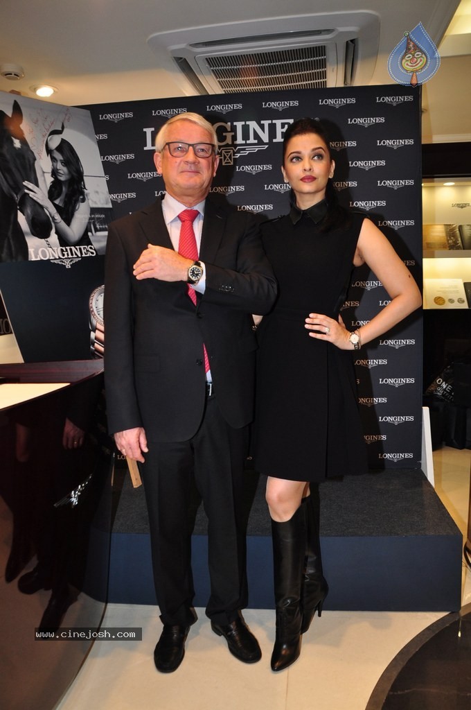 Aishwarya Rai Inaugurates New Longines Boutique - 31 / 37 photos