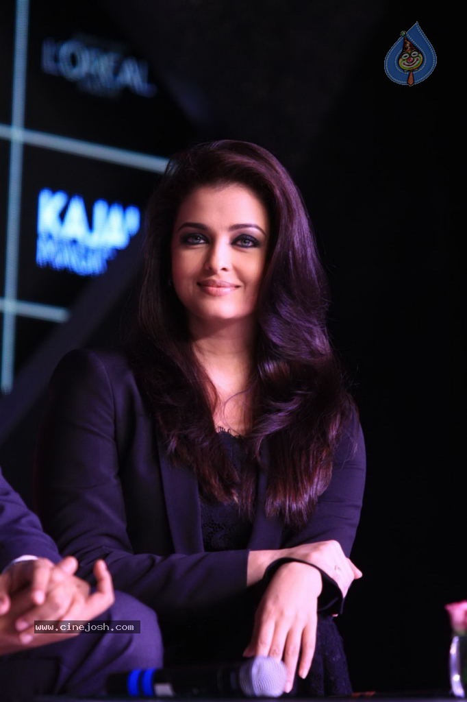 Aishwarya Rai Launches Kajal Magique - 25 / 46 photos