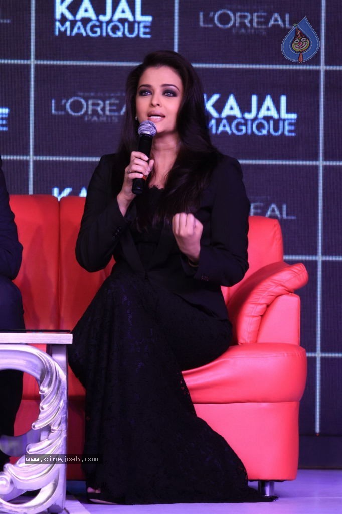Aishwarya Rai Launches Kajal Magique - 37 / 46 photos