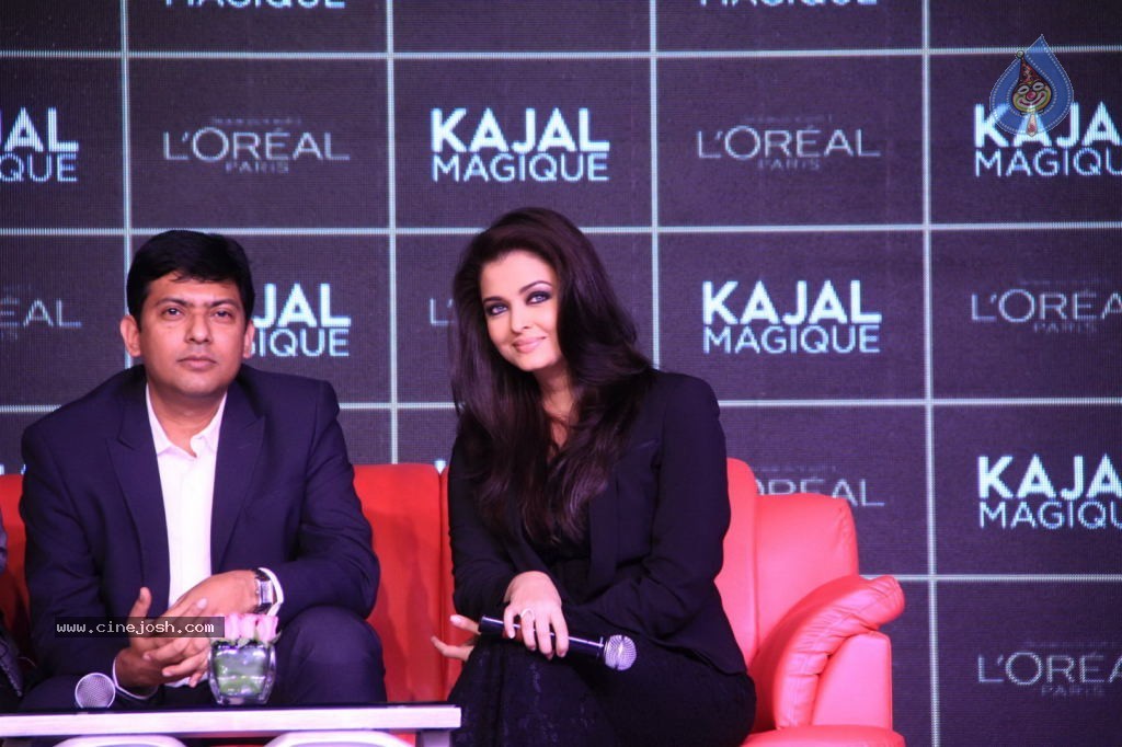 Aishwarya Rai Launches Kajal Magique - 45 / 46 photos