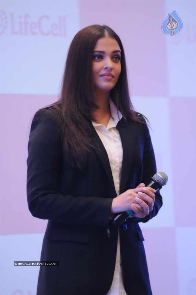 Aishwarya Rai Launches Stem Cell Banking - 4 / 43 photos