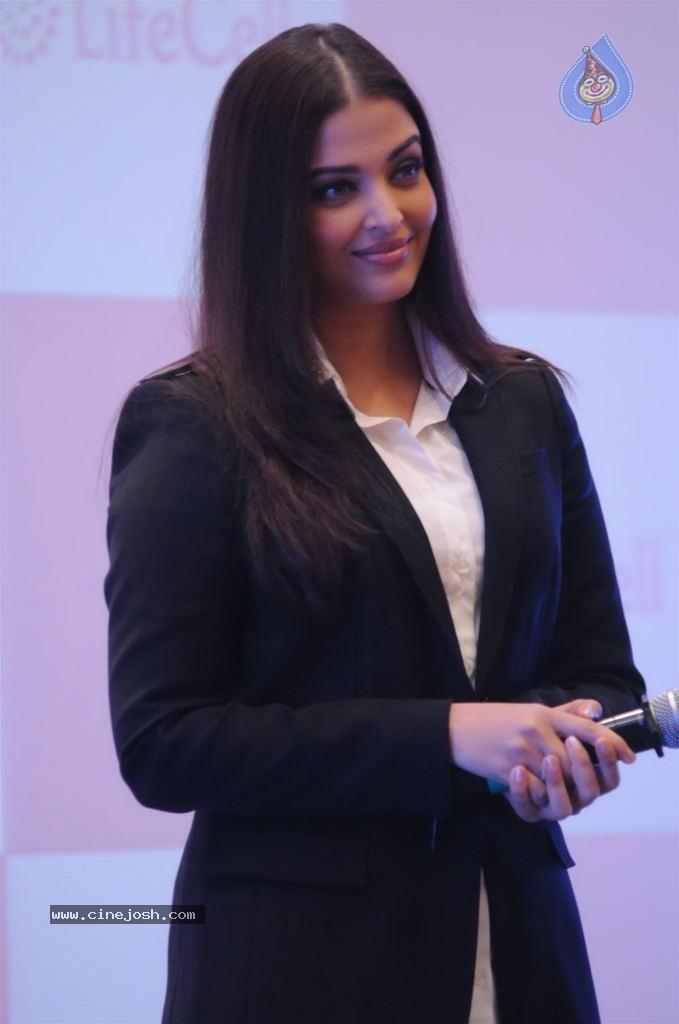 Aishwarya Rai Launches Stem Cell Banking - 26 / 43 photos