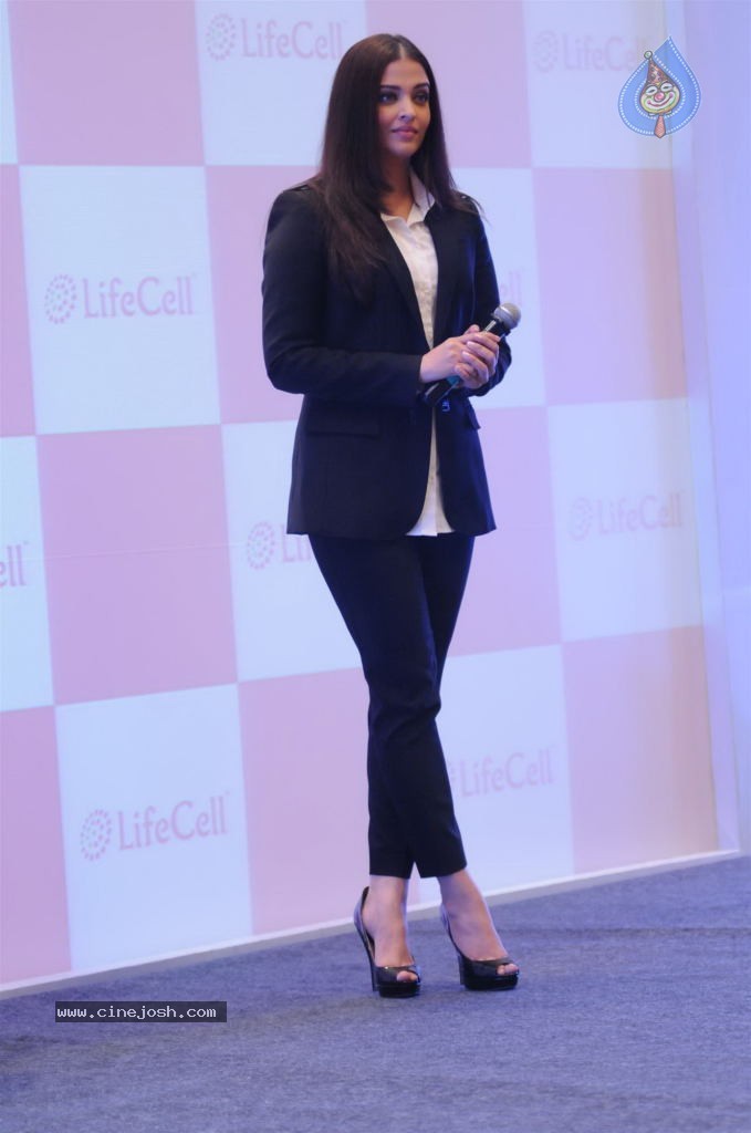 Aishwarya Rai Launches Stem Cell Banking - 29 / 43 photos