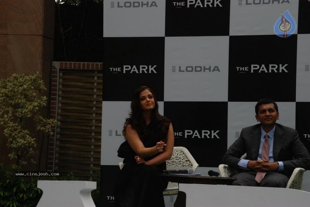 Aishwarya Rai Launches The Park - 23 / 81 photos