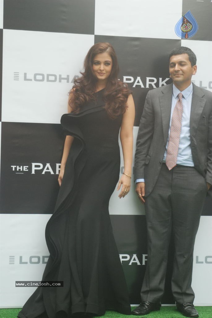 Aishwarya Rai Launches The Park - 30 / 81 photos