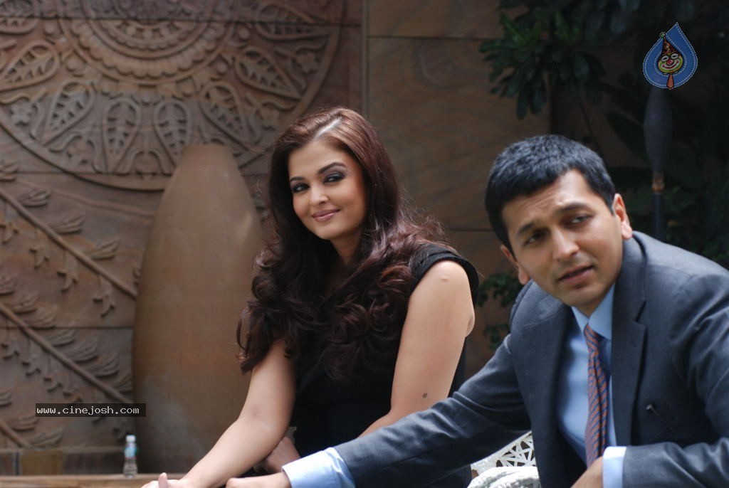 Aishwarya Rai Launches The Park - 34 / 81 photos