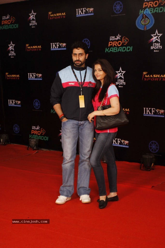 Aishwaryarai at Pro Kabaddi League Finals  - 22 / 40 photos