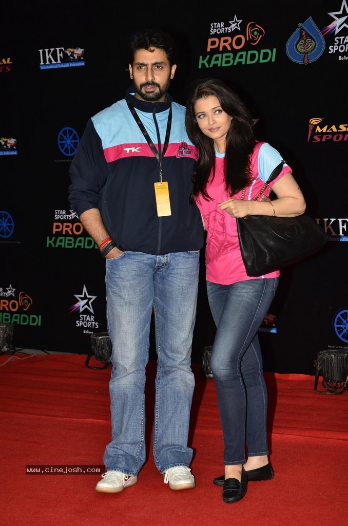 Aishwaryarai at Pro Kabaddi League Finals  - 24 / 40 photos