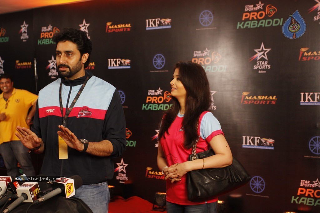 Aishwaryarai at Pro Kabaddi League Finals  - 28 / 40 photos