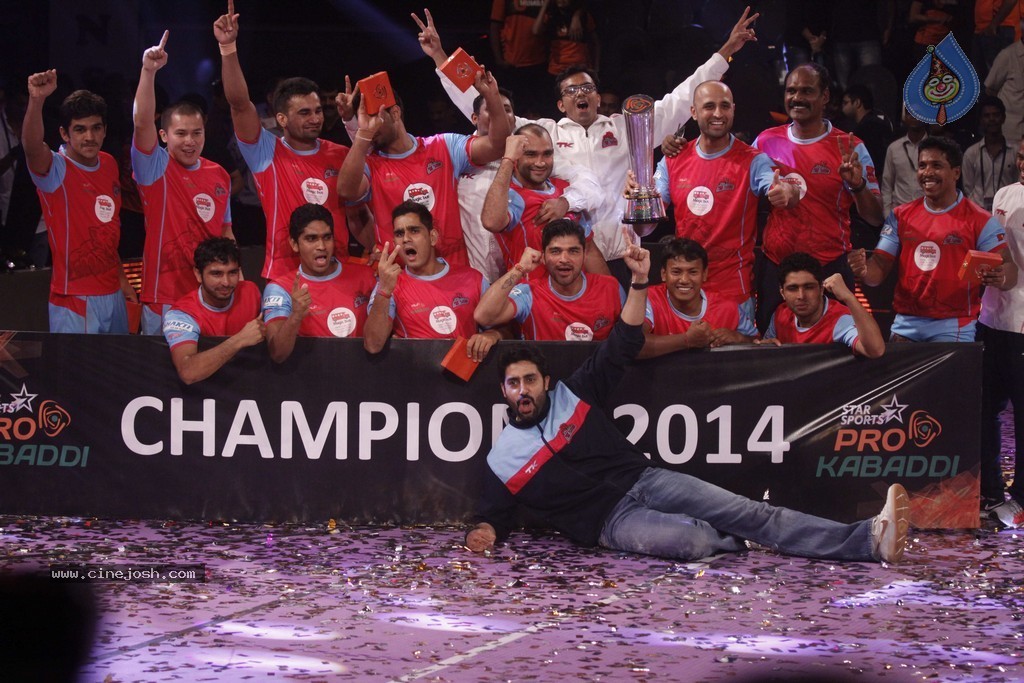 Aishwaryarai at Pro Kabaddi League Finals  - 33 / 40 photos