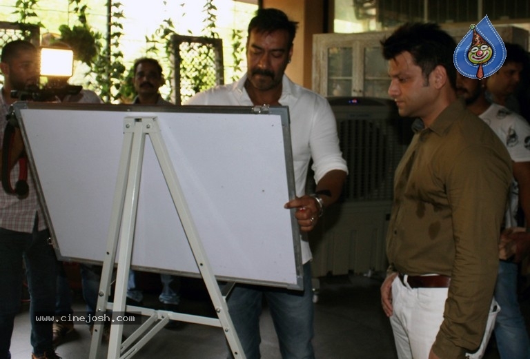 Ajay Devgn At The Launch Of Open China And Sheesha Sky Lounge - 11 / 21 photos