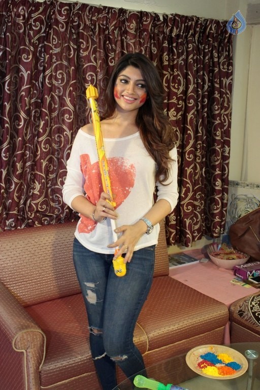 Akanksha Puri Celebrates Holi - 9 / 38 photos