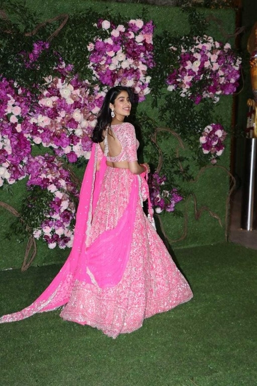 Akash Ambani and Shloka Mehta Wedding Reception - 10 / 43 photos