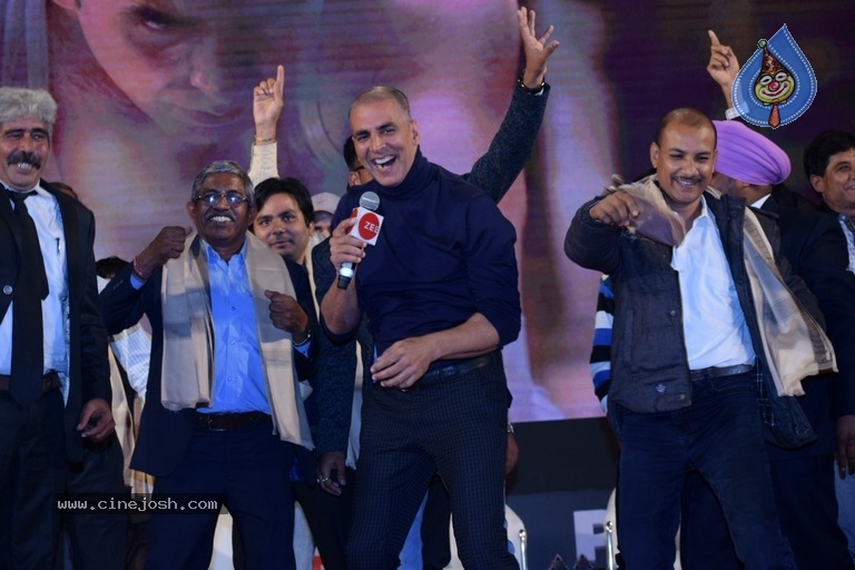 Akshay And Sonam Promote Pad Man - 9 / 21 photos