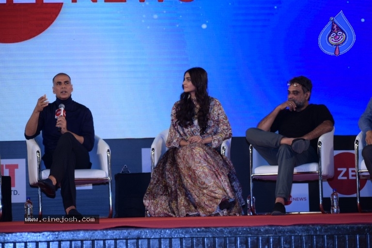 Akshay And Sonam Promote Pad Man - 15 / 21 photos