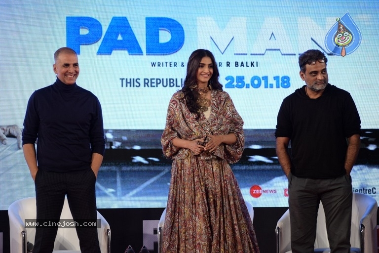 Akshay And Sonam Promote Pad Man - 16 / 21 photos