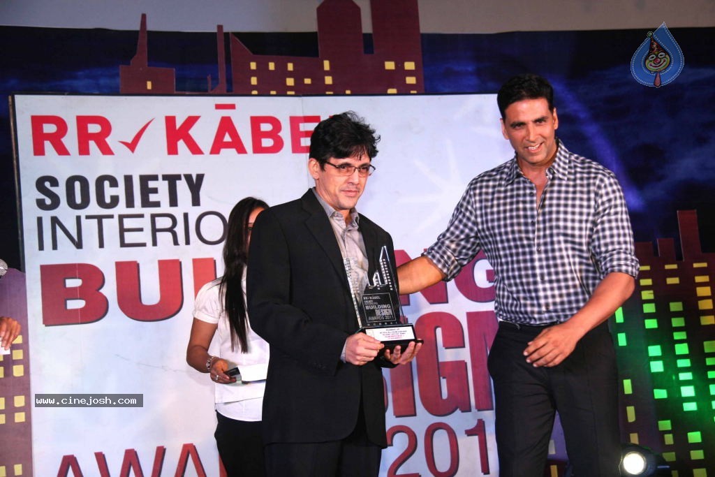 Akshay Kumar at Society Interior Awards - 18 / 23 photos