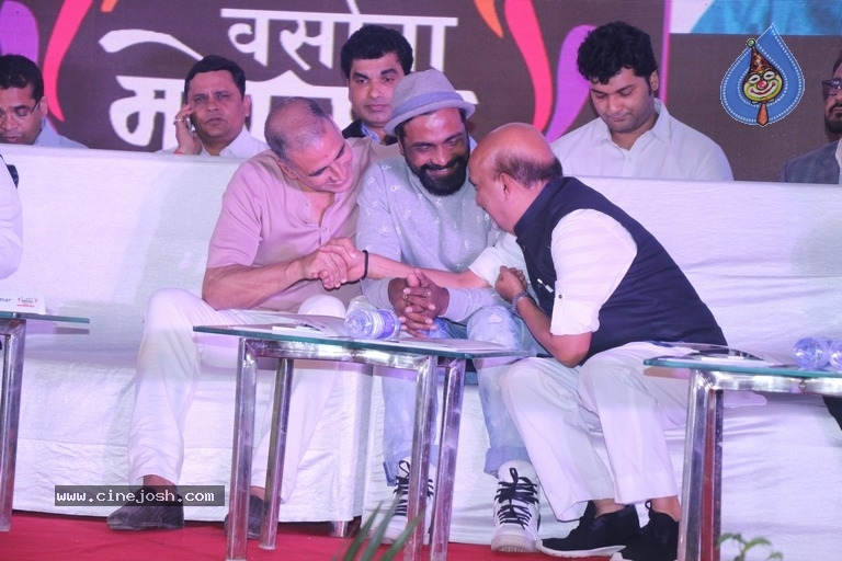 Akshay Kumar At Versova Festival 2018 Photos - 5 / 12 photos