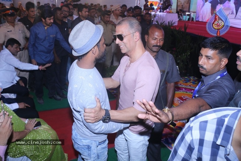 Akshay Kumar At Versova Festival 2018 Photos - 9 / 12 photos