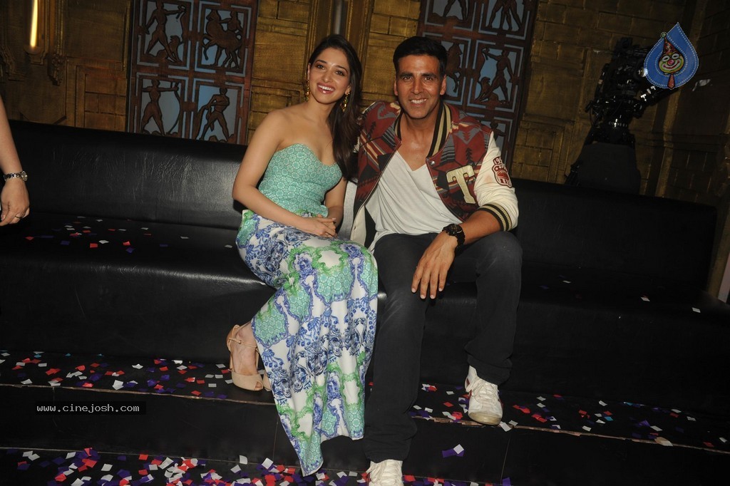 Akshay n Tamanna Promotes Film Entertainment - 9 / 39 photos