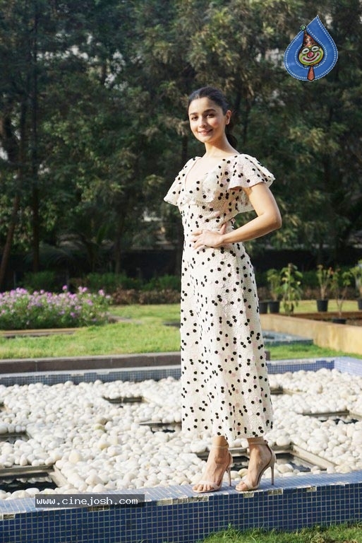 Alia Bhatt Spotted At Karan Johar Office - 1 / 8 photos