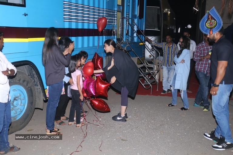 Alia Bhatt Spotted At Mehboob Studio - 2 / 8 photos