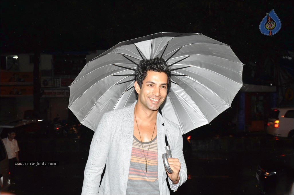 Ameesha Patel Bday Celebrations - 43 / 52 photos