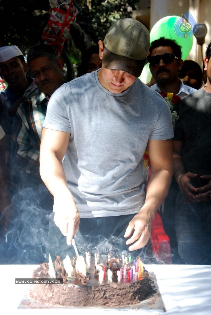 Amir Khan Bday Celebrations - 1 / 17 photos