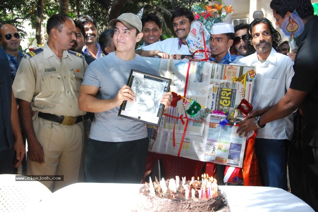 Amir Khan Bday Celebrations - 17 / 17 photos
