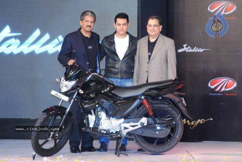 Amir Khan Launches Mahindra New Bikes - 4 / 35 photos