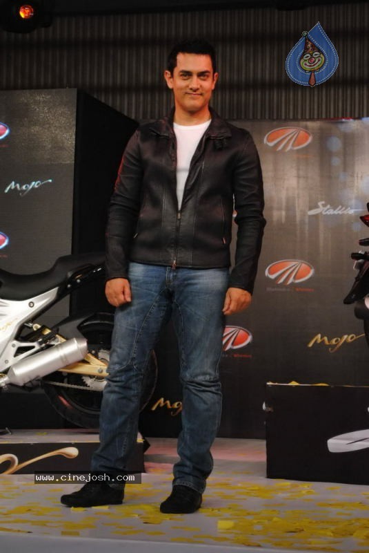 Amir Khan Launches Mahindra New Bikes - 7 / 35 photos