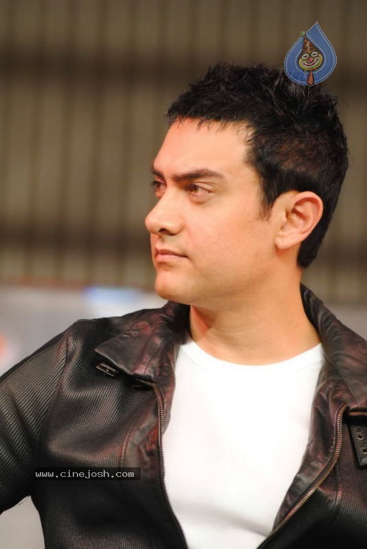 Amir Khan Launches Mahindra New Bikes - 9 / 35 photos