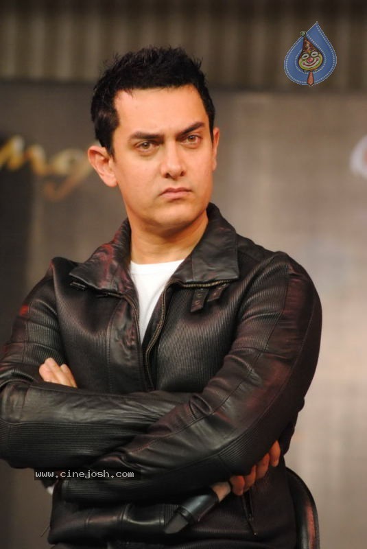 Amir Khan Launches Mahindra New Bikes - 10 / 35 photos