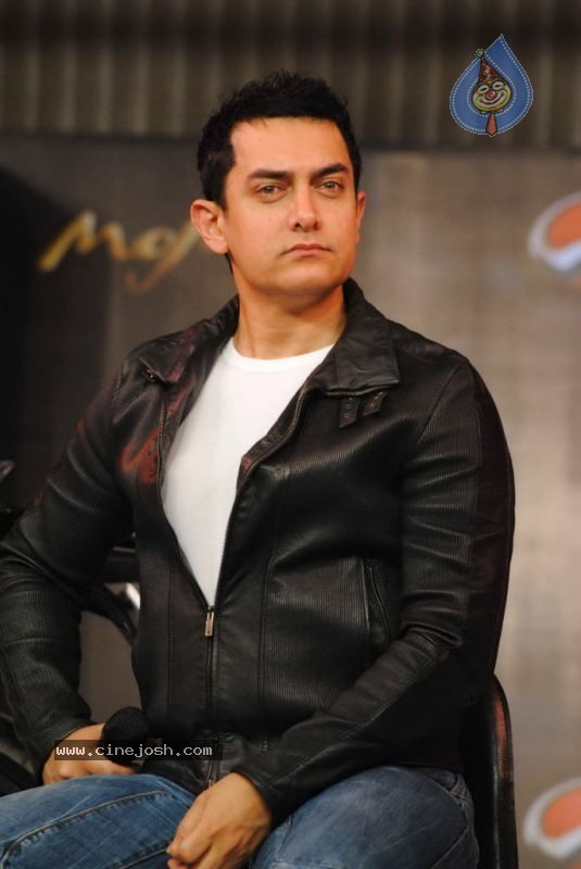 Amir Khan Launches Mahindra New Bikes - 15 / 35 photos