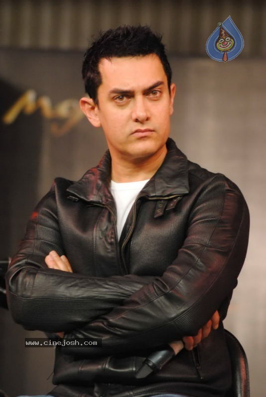 Amir Khan Launches Mahindra New Bikes - 19 / 35 photos