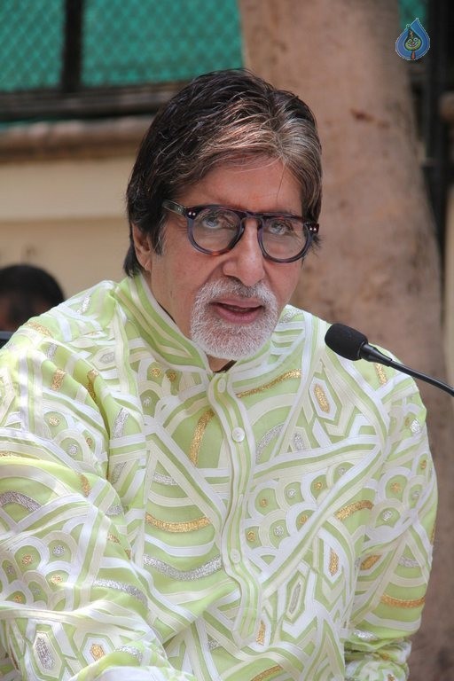 Amitabh Bachchan Birthday Meet - 20 / 21 photos