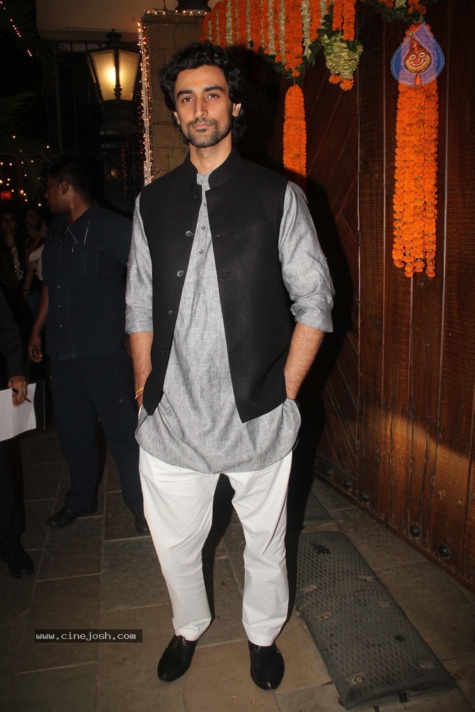 Amitabh Bachchan Hosted Diwali Party - 10 / 80 photos