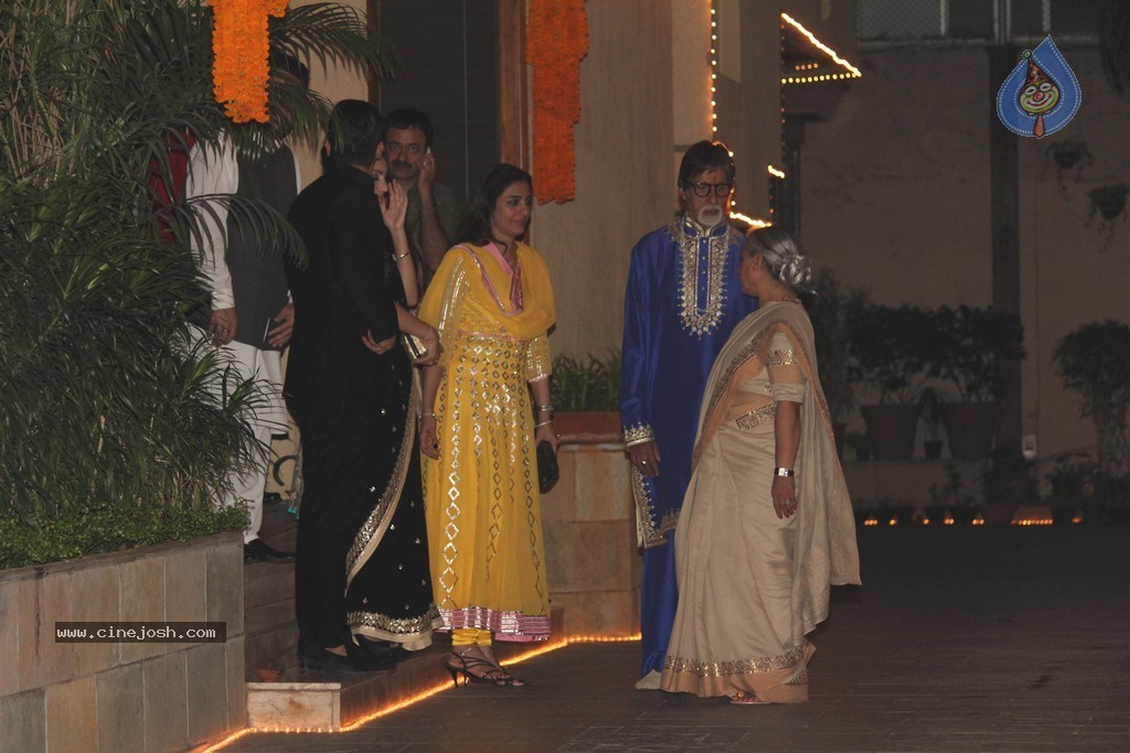Amitabh Bachchan Hosted Diwali Party - 18 / 80 photos